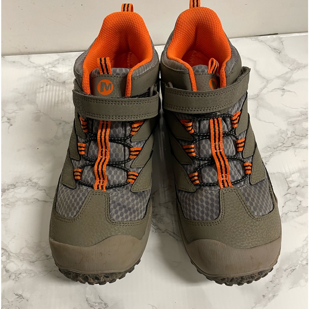 Merrell child size 6 mid ankle hiking boot